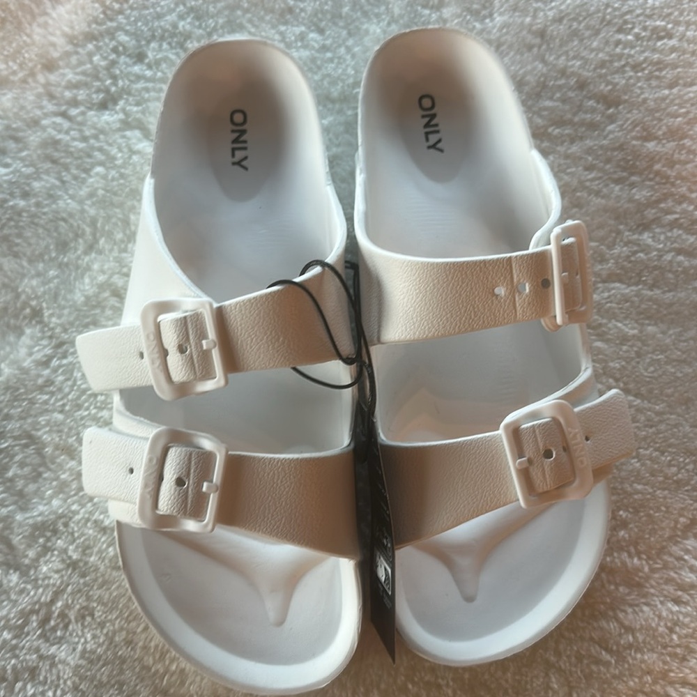 Nwt. Only sandals - Picture 2 of 5